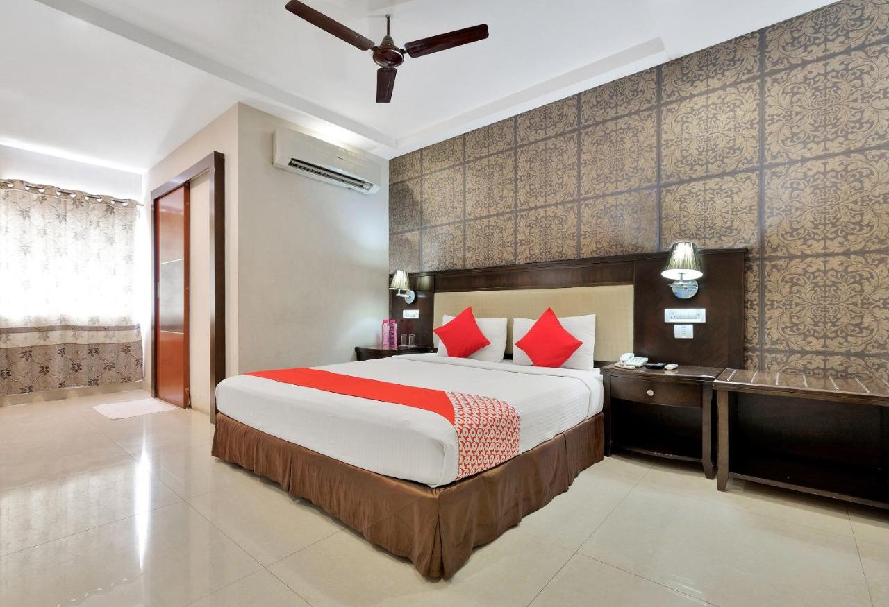 Отель Capital O Rudra Grand Near Kondapur X Road Экстерьер фото